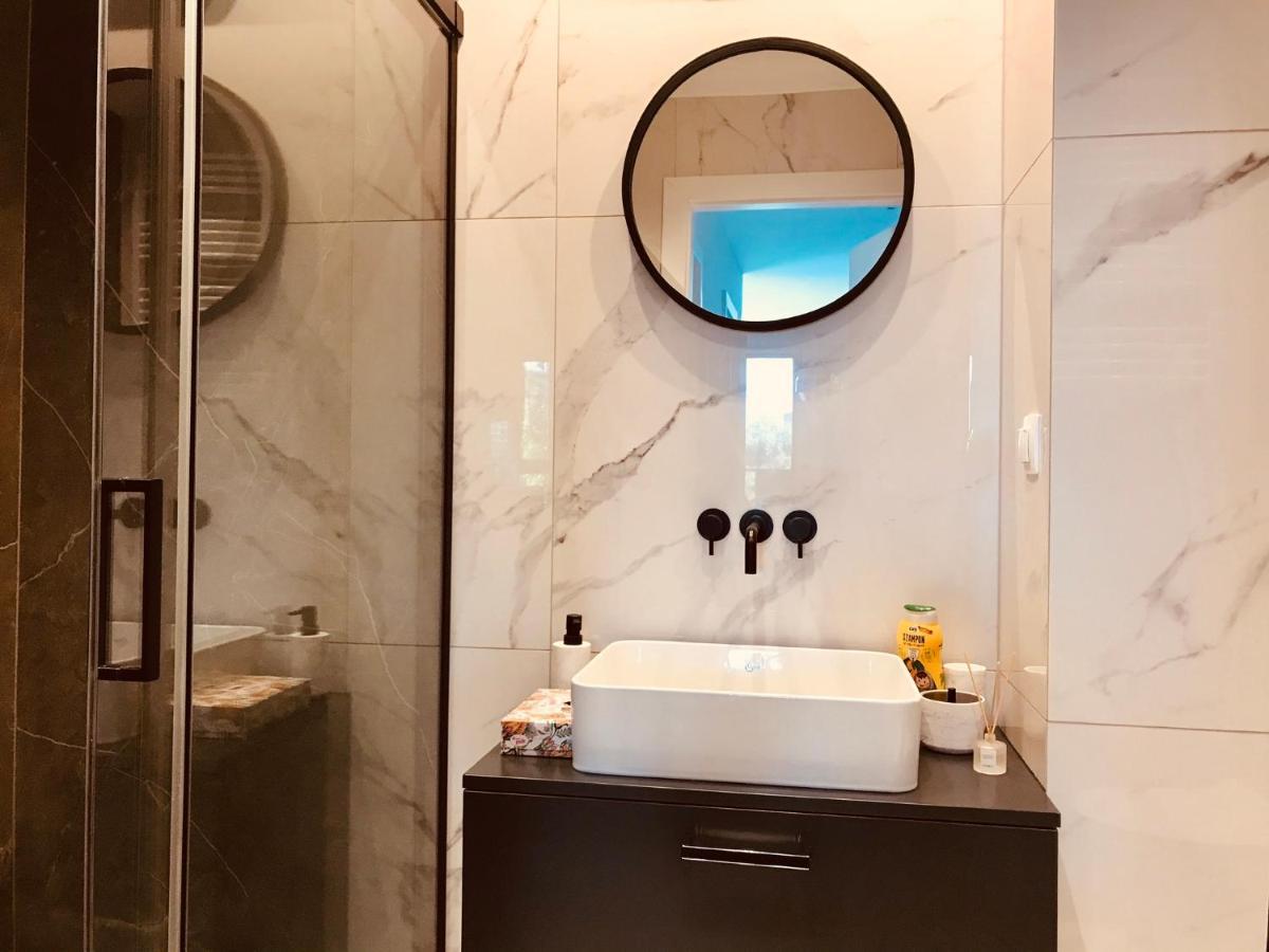 Baltic Riviera Apartments - Garden Sanctuary Retreat กดัญสก์ ภายนอก รูปภาพ